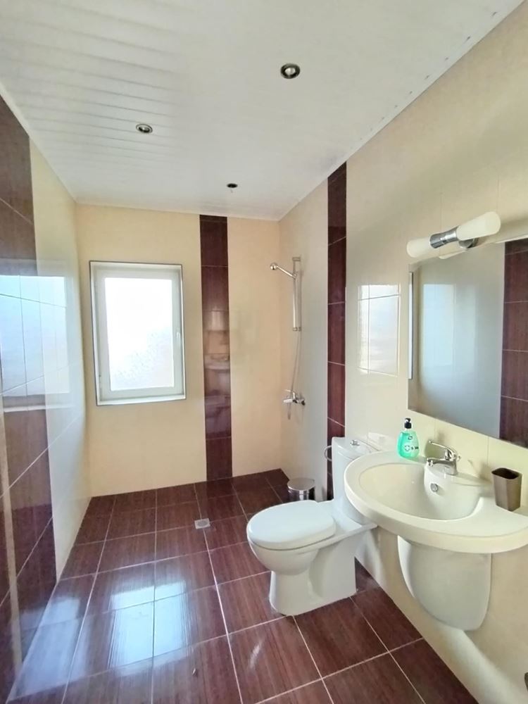 Продава се реновирана и обзаведена къща с фотоволтаична система в с. Блатец - 0