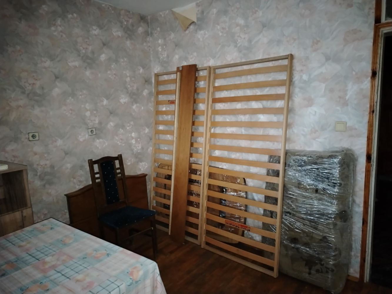 Близо до Автогара - продава двустаен, тухлен апартамент, ет.2, вътрешен, ТЕЦ - 0