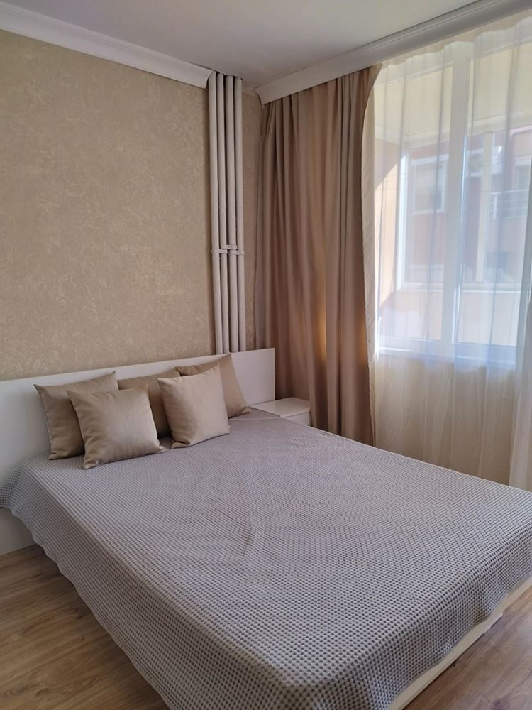 Център, Тухлена гарсониера с ТЕЦ, две самостоятелни стаи, след ремонт, обзаведена, ет.2, асансьор - 0