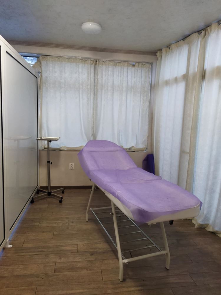 Салон за козметични и терапевтични услуги под наем – център-0 Салон за козметични и терапевтични услуги под наем - център - 0