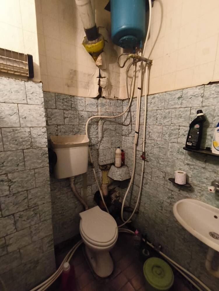 Просторен 3-стаен апартамен на централна улица – до училище и магазин-0 Просторен 3-стаен апартамен на централна улица - до училище и магазин - 0