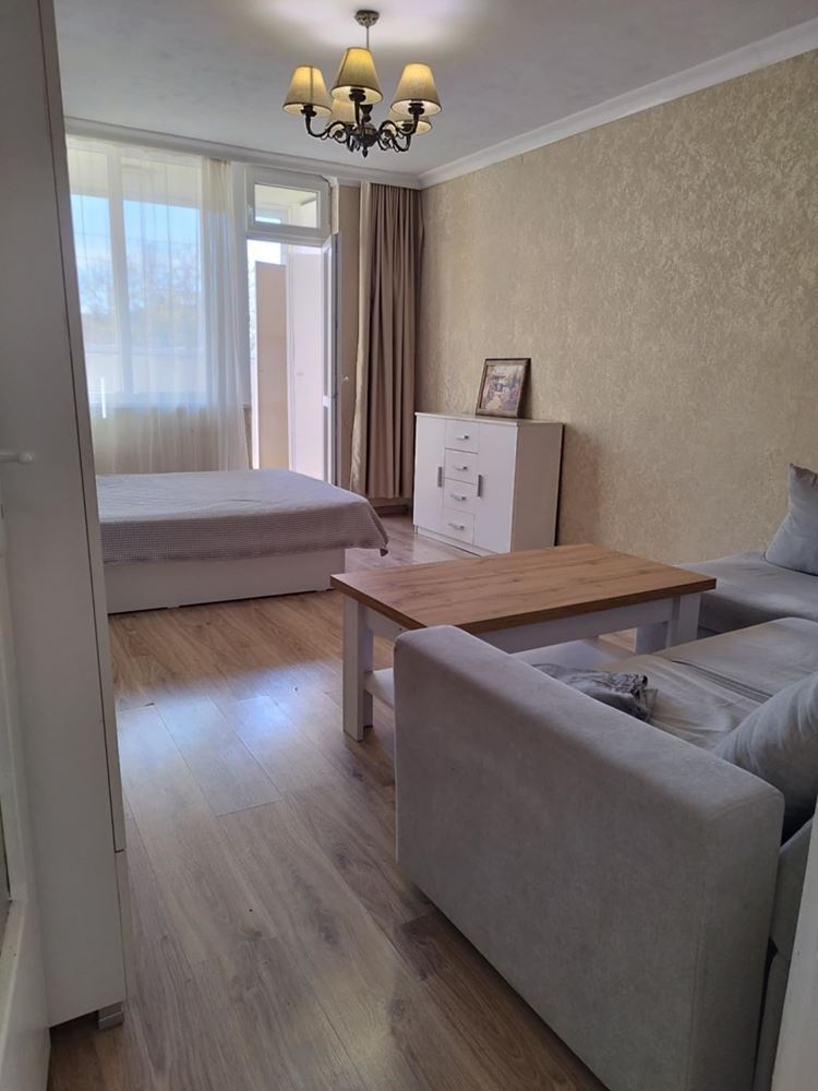 Център, Тухлена гарсониера с ТЕЦ, две самостоятелни стаи, след ремонт, обзаведена, ет.2, асансьор - 0