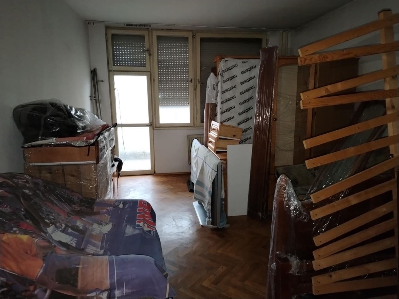 Близо до Автогара - продава двустаен, тухлен апартамент, ет.2, вътрешен, ТЕЦ - 0