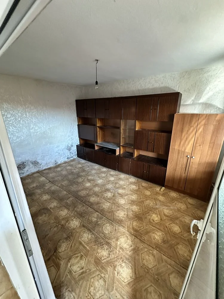 Zweistöckiges Haus mit Panoramablick und drei separaten Wohnungen im Viertel. Komluka-0 Двуетажна къща с панорама и три самостоятелни жилища в кв. Комлука - 0