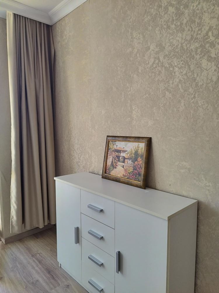 Център, Тухлена гарсониера с ТЕЦ, две самостоятелни стаи, след ремонт, обзаведена, ет.2, асансьор - 0