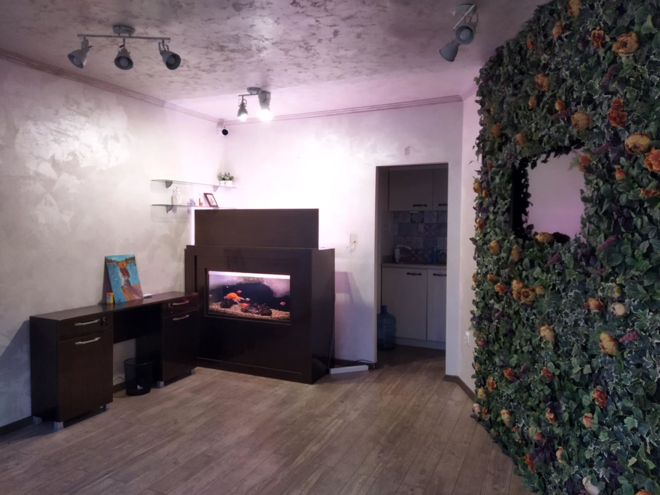 Салон за козметични и терапевтични услуги под наем – център-0 Салон за козметични и терапевтични услуги под наем - център - 0