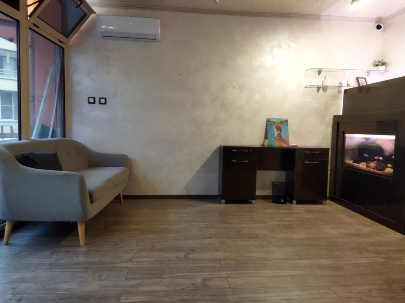 Салон за козметични и терапевтични услуги под наем – център-0 Салон за козметични и терапевтични услуги под наем - център - 0