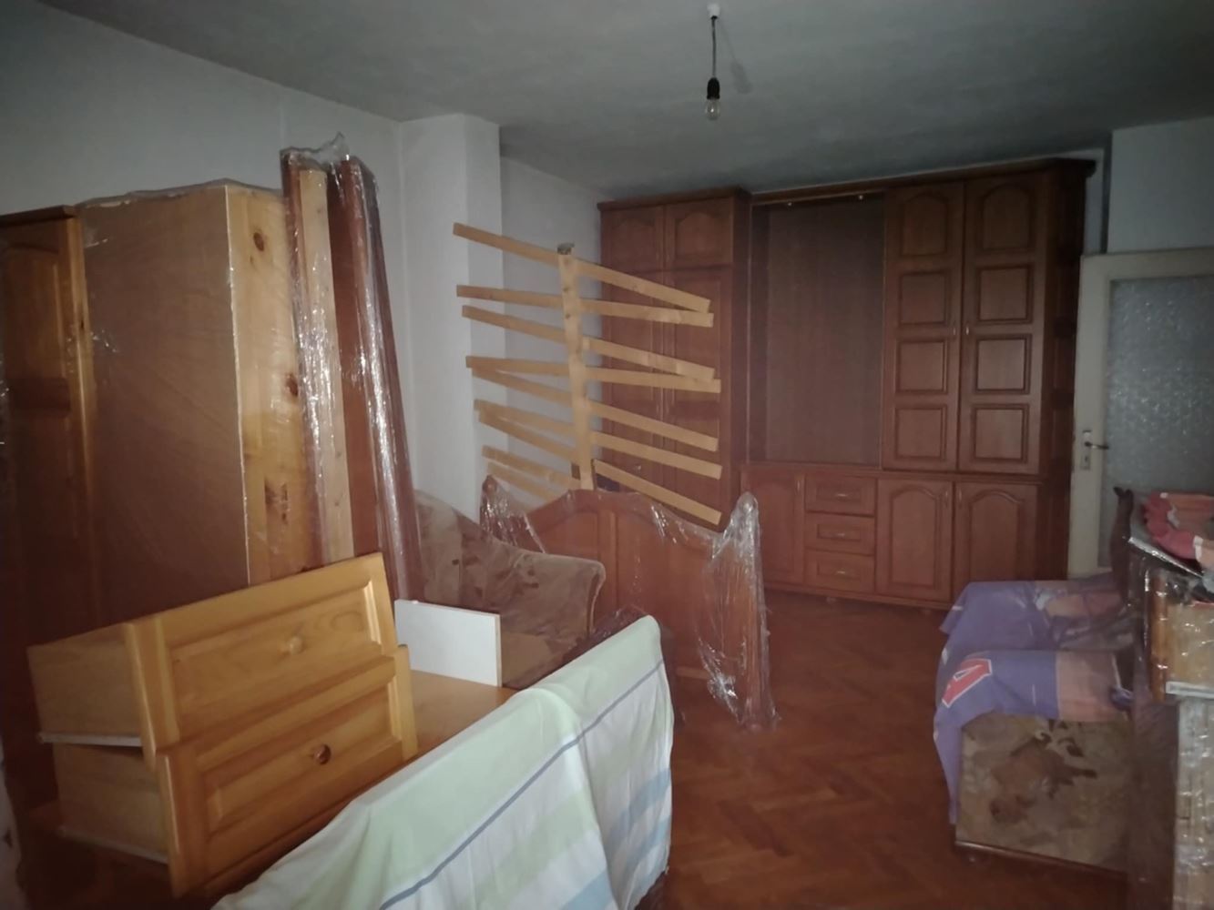 Близо до Автогара - продава двустаен, тухлен апартамент, ет.2, вътрешен, ТЕЦ - 0