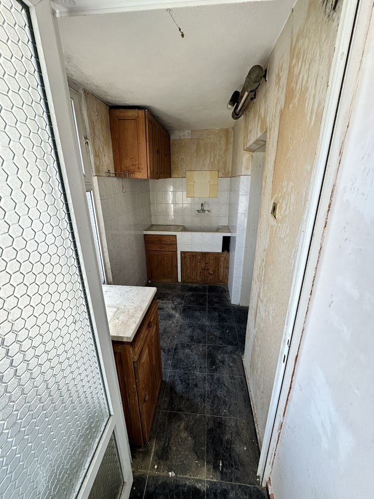 Two-storey house with panoramic view and three separate dwellings in the quarter. Komluka-0 Двуетажна къща с панорама и три самостоятелни жилища в кв. Комлука - 0