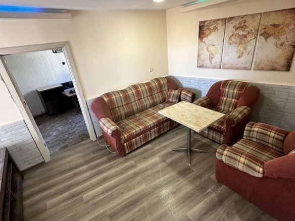 Двуетажна къща с панорама и три самостоятелни жилища в кв. Комлука - 0