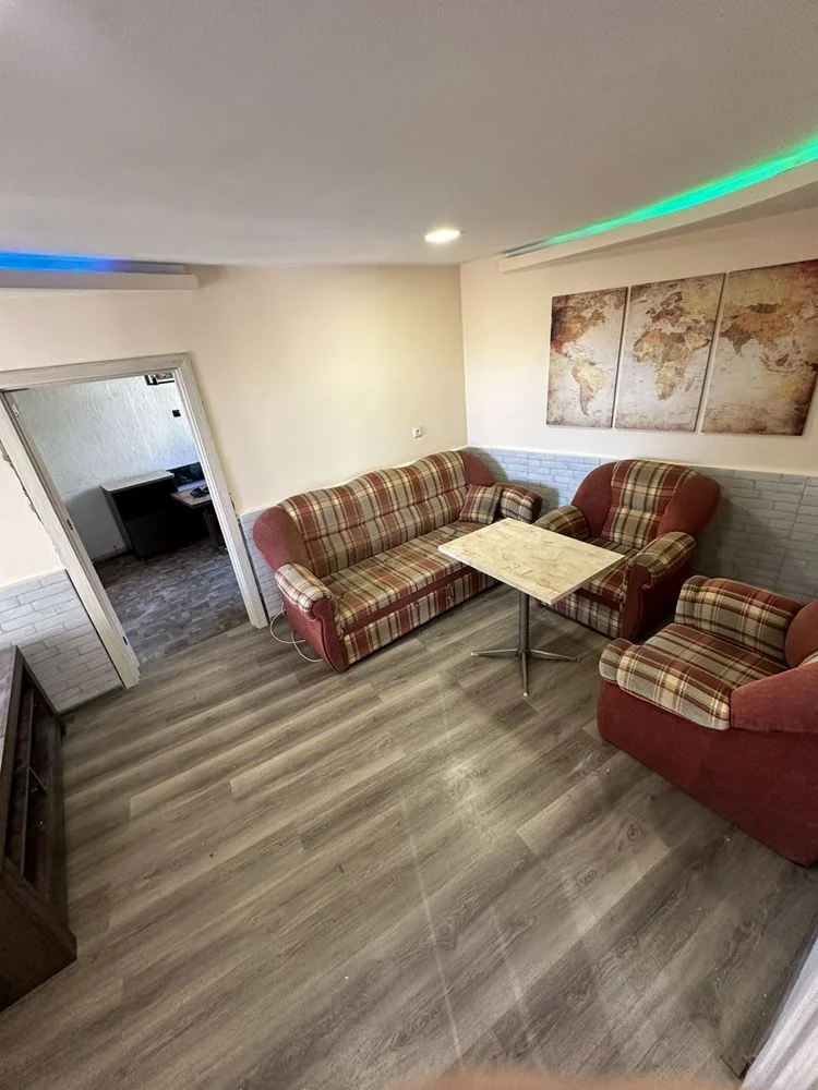 Zweistöckiges Haus mit Panoramablick und drei separaten Wohnungen im Viertel. Komluka-0 Двуетажна къща с панорама и три самостоятелни жилища в кв. Комлука - 0