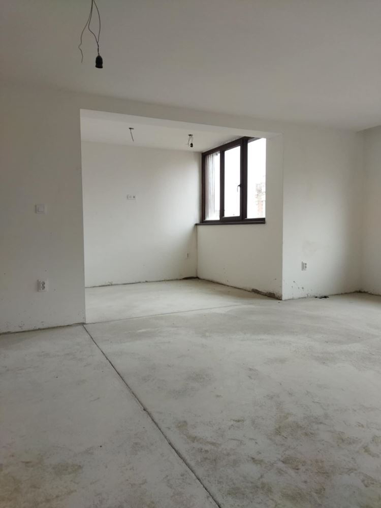 Тристаен апартамент ново строителство до Градска градина-0 Тристаен апартамент ново строителство до Градска градина - 0