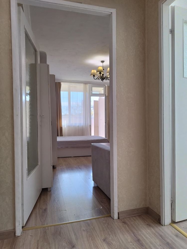 Център, Тухлена гарсониера с ТЕЦ, две самостоятелни стаи, след ремонт, обзаведена, ет.2, асансьор - 0