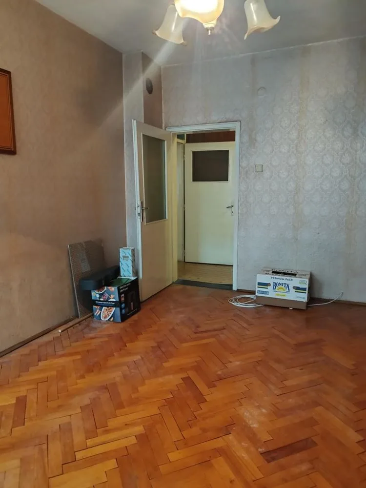 Satılık üç yatak odası, BILLA bölgesinde tuğla, dahili, mükemmel dağıtım, TPP-0 Продава тристаен, тухлен в района на БИЛЛА, вътрешен, отлично разпределение, ТЕЦ - 0
