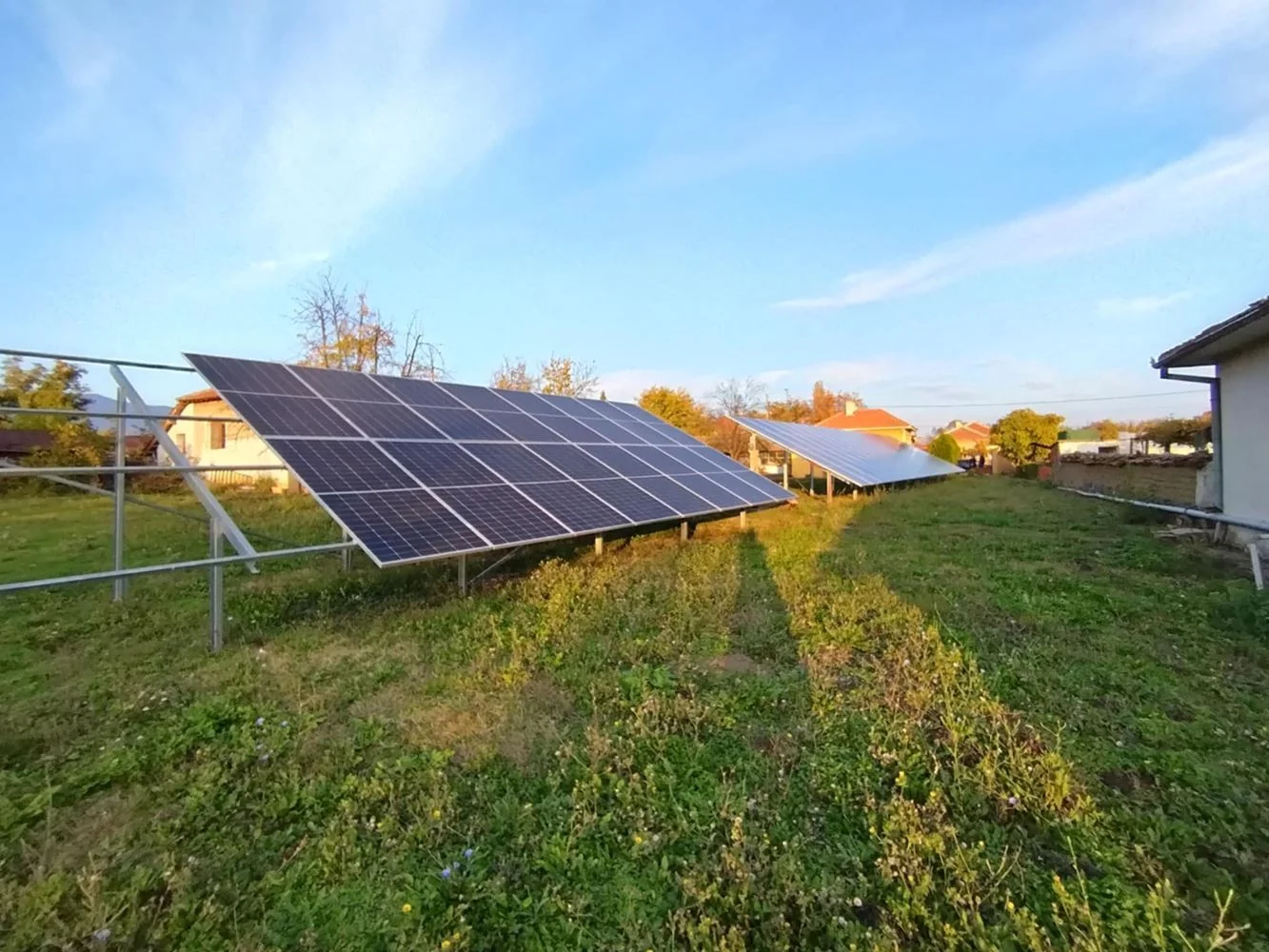 Zum Verkauf steht ein renoviertes und eingerichtetes Haus mit Photovoltaikanlage in. Blatets-0 Zu verkaufen: renoviertes und möbliertes Haus mit Photovoltaikanlage im Dorf Blatets – 0