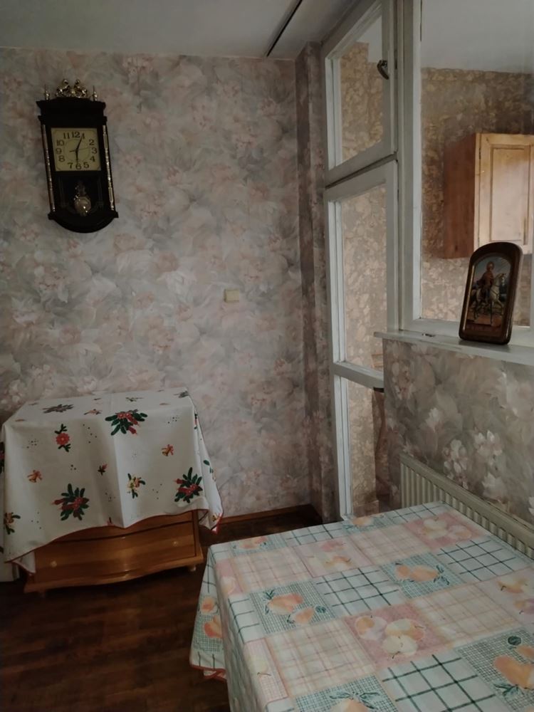 Близо до Автогара - продава двустаен, тухлен апартамент, ет.2, вътрешен, ТЕЦ - 0