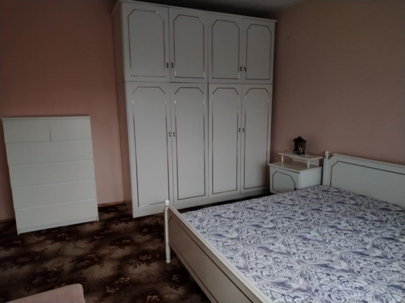 Близо до Автогара - продава двустаен, тухлен апартамент, ет.2, вътрешен, ТЕЦ - 0