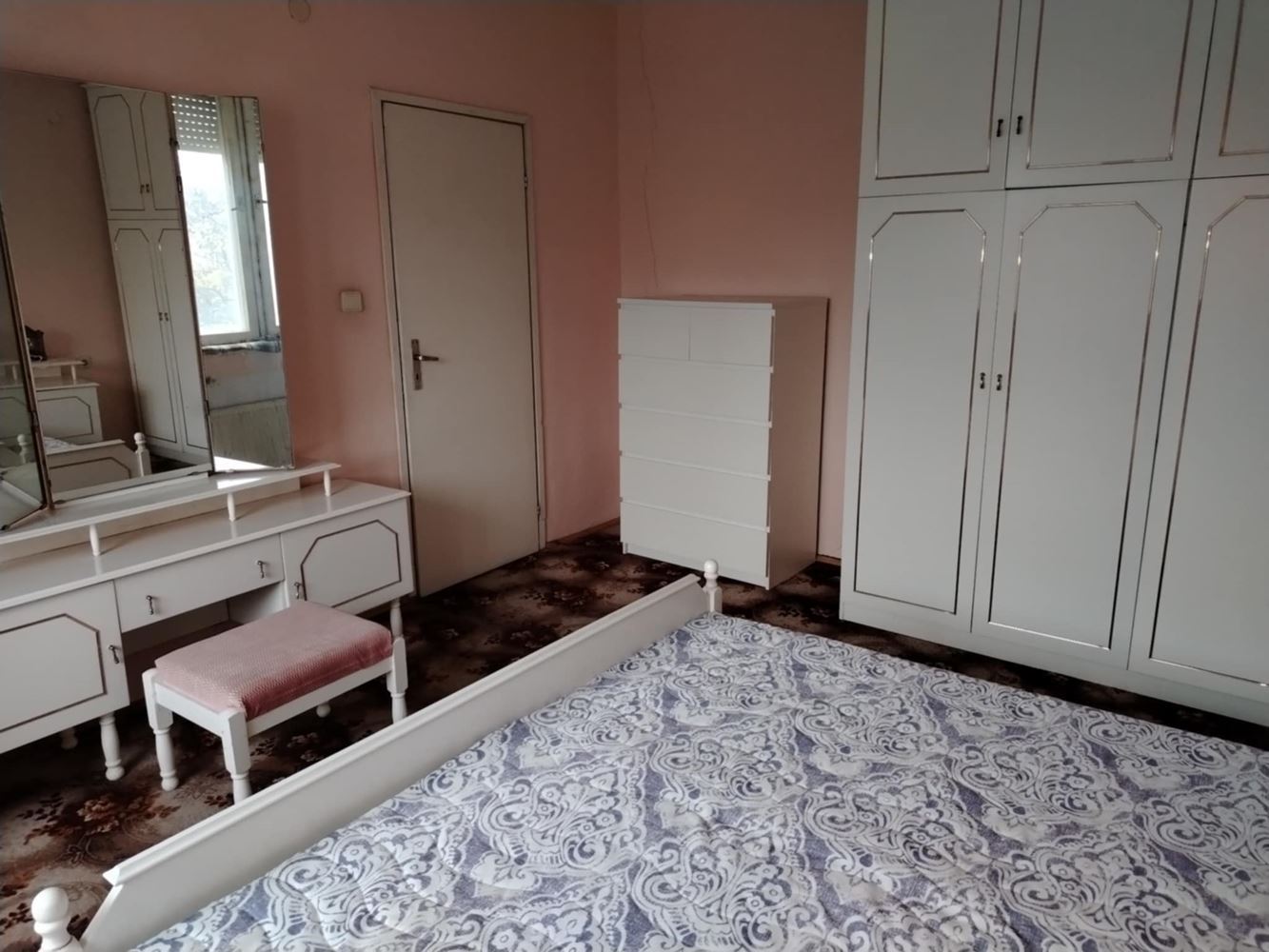 Близо до Автогара - продава двустаен, тухлен апартамент, ет.2, вътрешен, ТЕЦ - 0