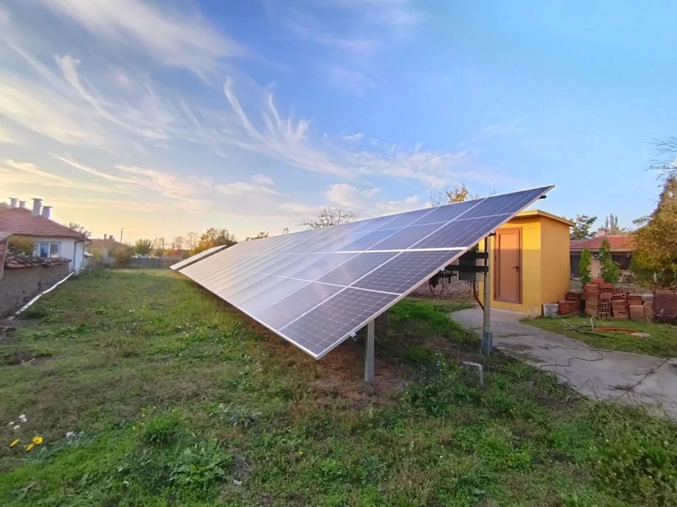 Zum Verkauf steht ein renoviertes und eingerichtetes Haus mit Photovoltaikanlage in. Blatets-0 Zu verkaufen: renoviertes und möbliertes Haus mit Photovoltaikanlage im Dorf Blatets – 0