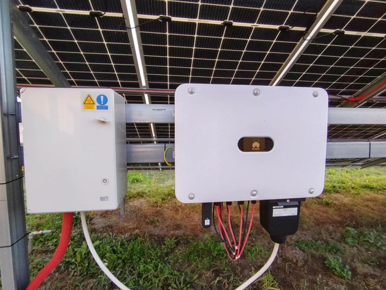 Продава се реновирана и обзаведена къща с фотоволтаична система в с. Блатец - 0