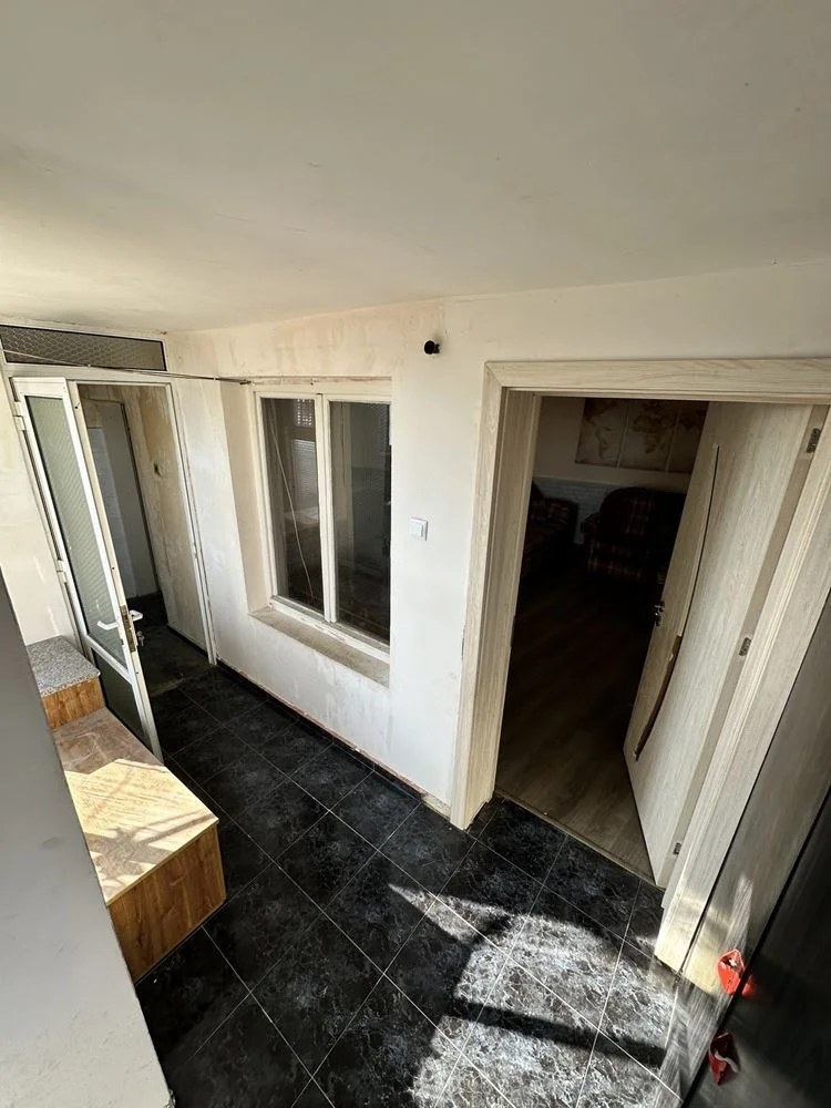 Zweistöckiges Haus mit Panoramablick und drei separaten Wohnungen im Viertel. Komluka-0 Двуетажна къща с панорама и три самостоятелни жилища в кв. Комлука - 0