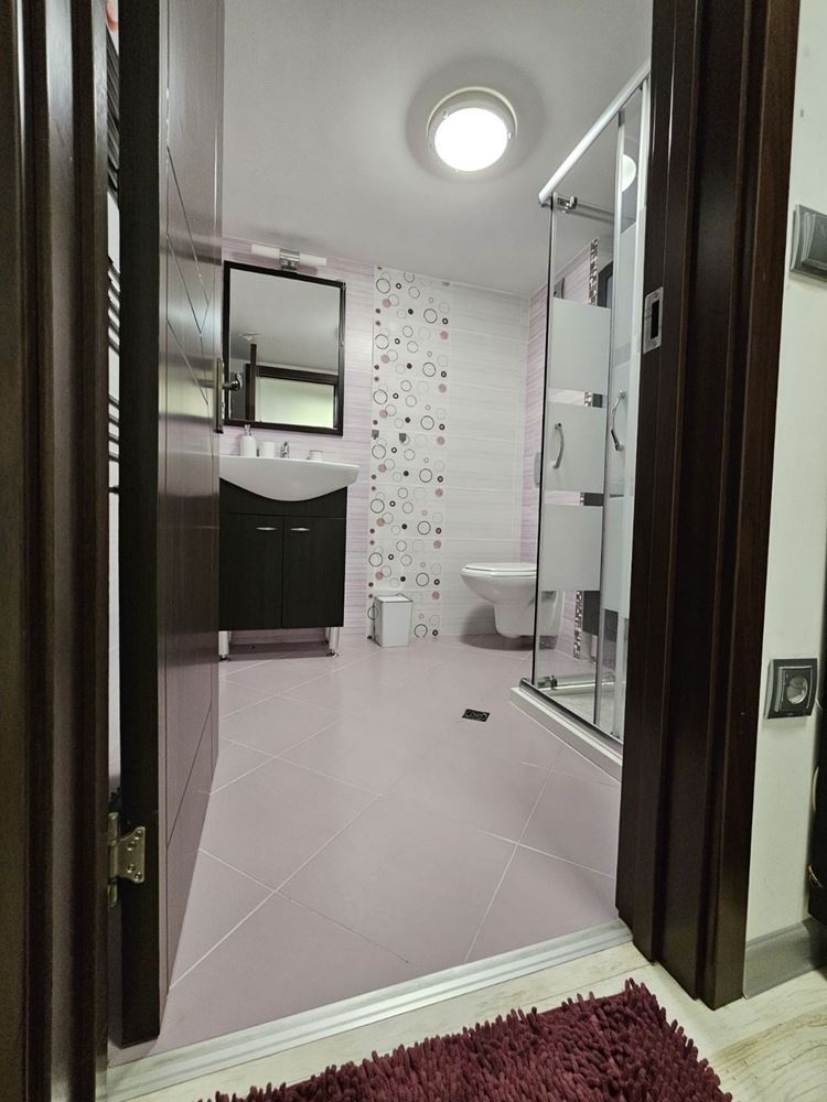 Център - до градска градина, дава под наем уютен, двустаен апартамент - 0