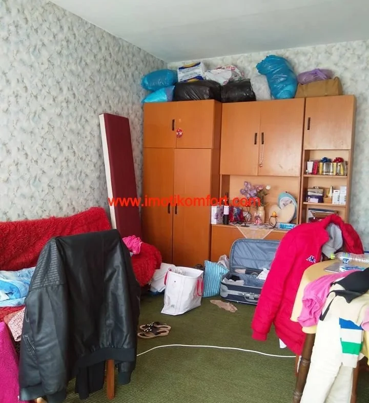 Mehrzimmerwohnung im Stadtteil Druzhba, mit der Möglichkeit für 3 Schlafzimmer