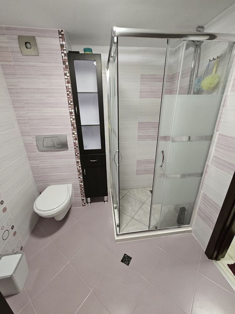 Център - до градска градина, дава под наем уютен, двустаен апартамент - 0