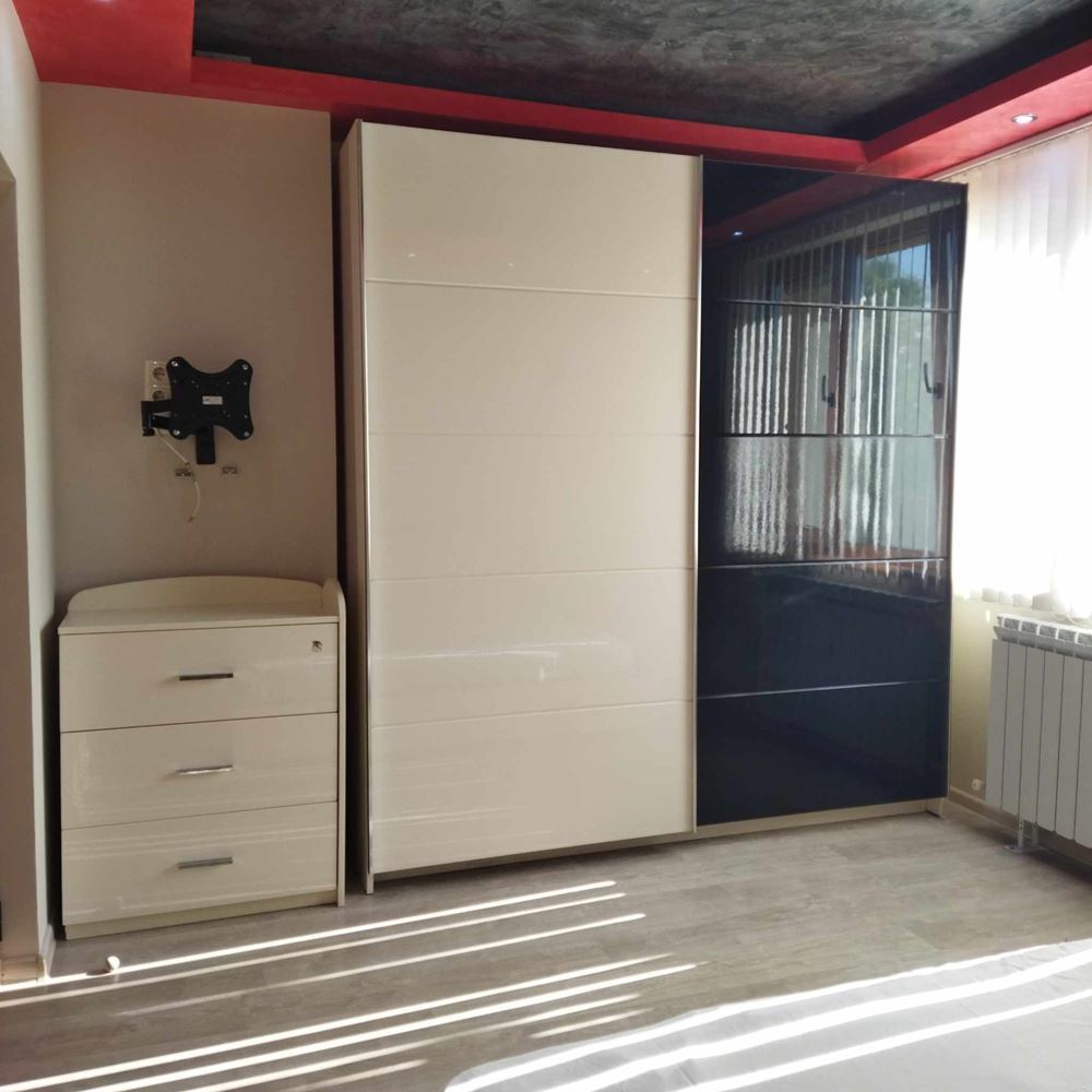 кв. Стоян Заимов, Двухкомнатная кирпичная квартира в аренду, с ТЭЦ и горячей водой, отремонтированная, меблированная-0 кв. Стоян Заимов, Двустаен тухлен апартамент под наем, с ТЕЦ и топла вода, ремонтиран, обзаведен - 0