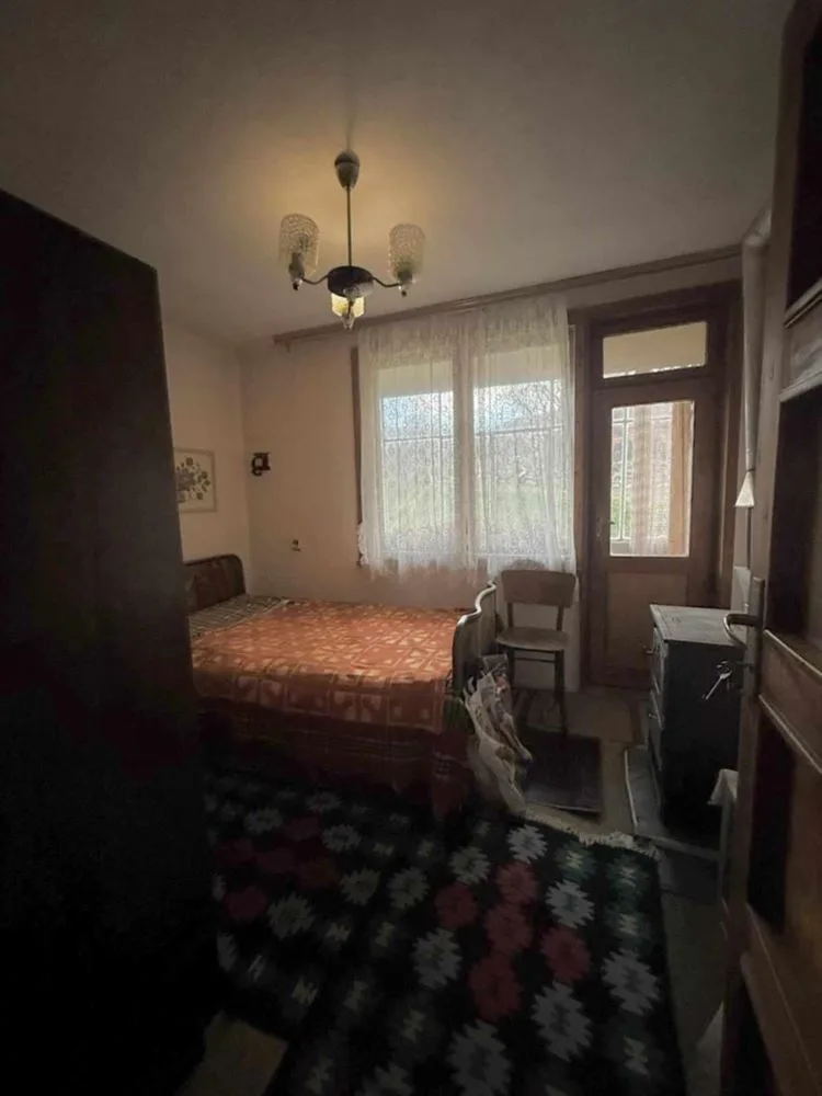 Massives, zweistöckiges Backsteinhaus auf Fundamentplatte im Dorf Byala-0 Масивна, двуетажна тухлена къща на плоча в с. Бяла - 0