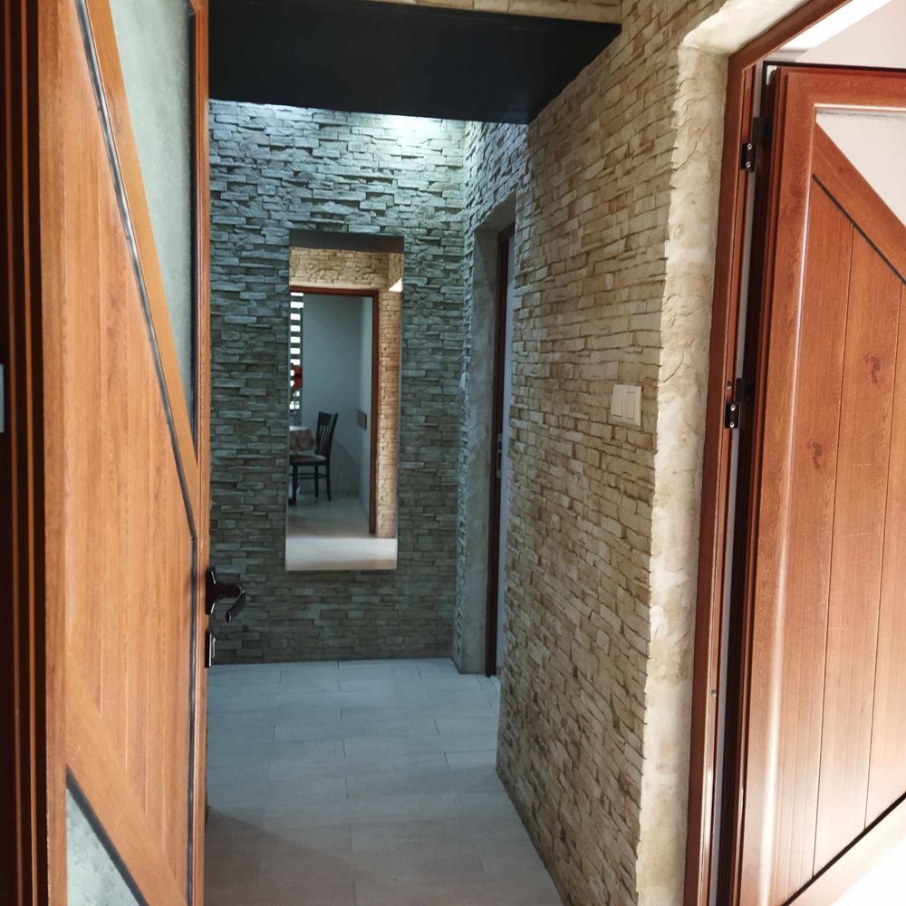 кв. Стоян Заимов, Двухкомнатная кирпичная квартира в аренду, с ТЭЦ и горячей водой, отремонтированная, меблированная-0 кв. Стоян Заимов, Двустаен тухлен апартамент под наем, с ТЕЦ и топла вода, ремонтиран, обзаведен - 0