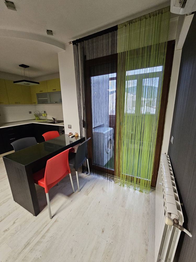 Център - до градска градина, дава под наем уютен, двустаен апартамент - 0