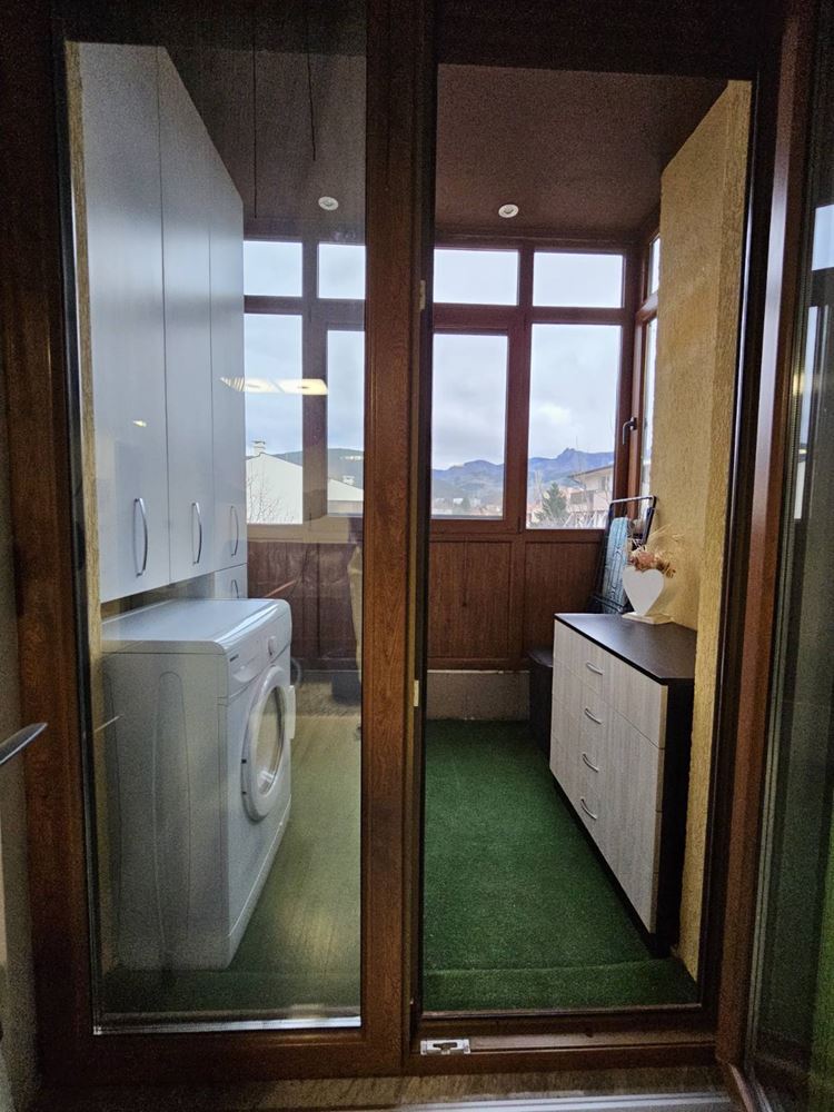 Център - до градска градина, дава под наем уютен, двустаен апартамент - 0