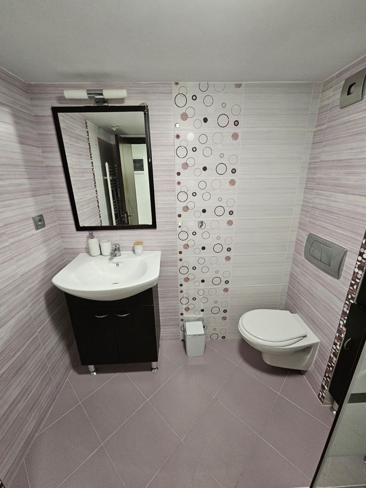 Център - до градска градина, дава под наем уютен, двустаен апартамент - 0