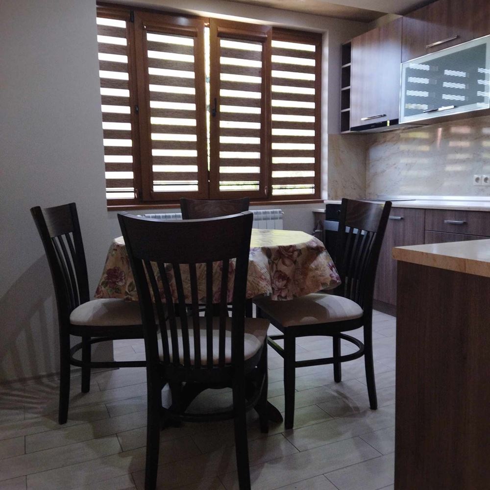 кв. Стоян Заимов, Двухкомнатная кирпичная квартира в аренду, с ТЭЦ и горячей водой, отремонтированная, меблированная-0 кв. Стоян Заимов, Двустаен тухлен апартамент под наем, с ТЕЦ и топла вода, ремонтиран, обзаведен - 0