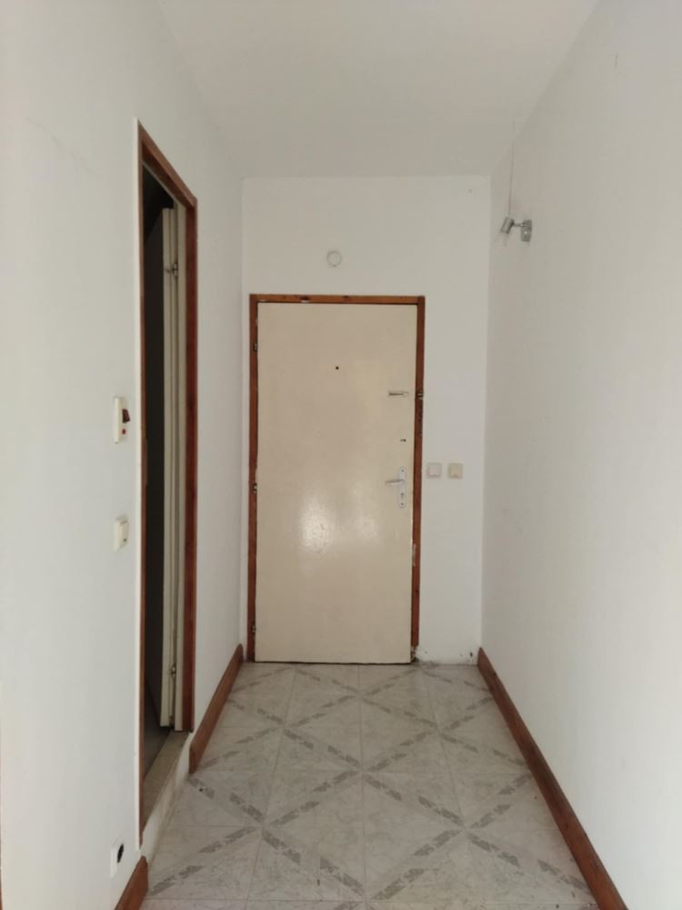 Продава се двустаен панелен апартамент с ТЕЦ – кв. Стоян Заимов-0 Продава се двустаен панелен апартамент с ТЕЦ - кв. Стоян Заимов - 0