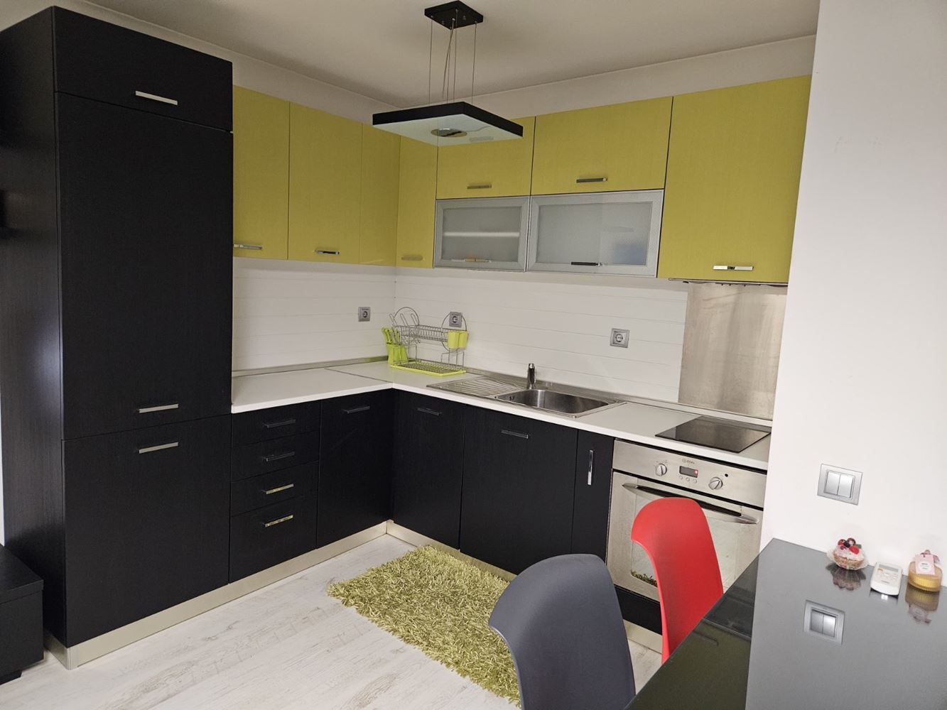 Център - до градска градина, дава под наем уютен, двустаен апартамент - 0