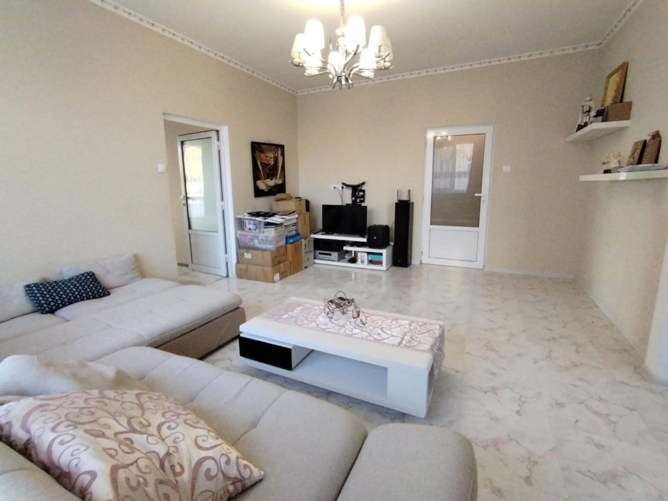 Многостаен апартамент, комфорт и удобство на 120кв.м в Центъра на града-0 Многостаен апартамент, комфорт и удобство на 120кв.м в Центъра на града - 0