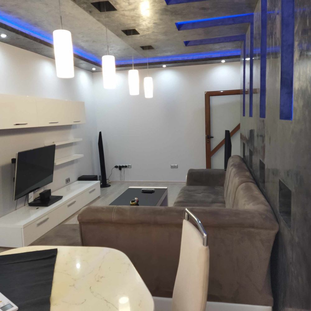 кв. Стоян Заимов, Двухкомнатная кирпичная квартира в аренду, с ТЭЦ и горячей водой, отремонтированная, меблированная-0 кв. Стоян Заимов, Двустаен тухлен апартамент под наем, с ТЕЦ и топла вода, ремонтиран, обзаведен - 0