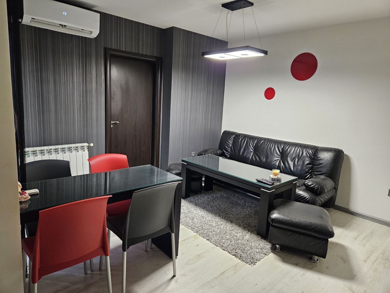 Център - до градска градина, дава под наем уютен, двустаен апартамент - 0