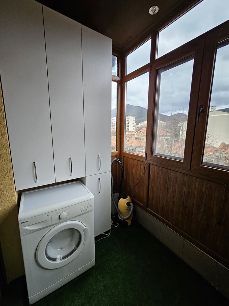 Център - до градска градина, дава под наем уютен, двустаен апартамент - 0