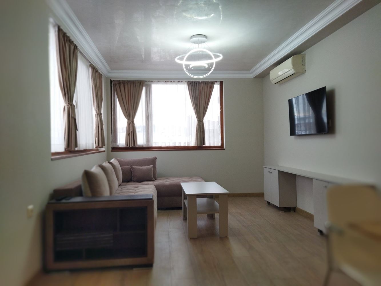 One bedroom apartment for rent next to Language School - first tenants-0 Двустаен апартамент под наем до Езикова гимназия - първи наематели - 0