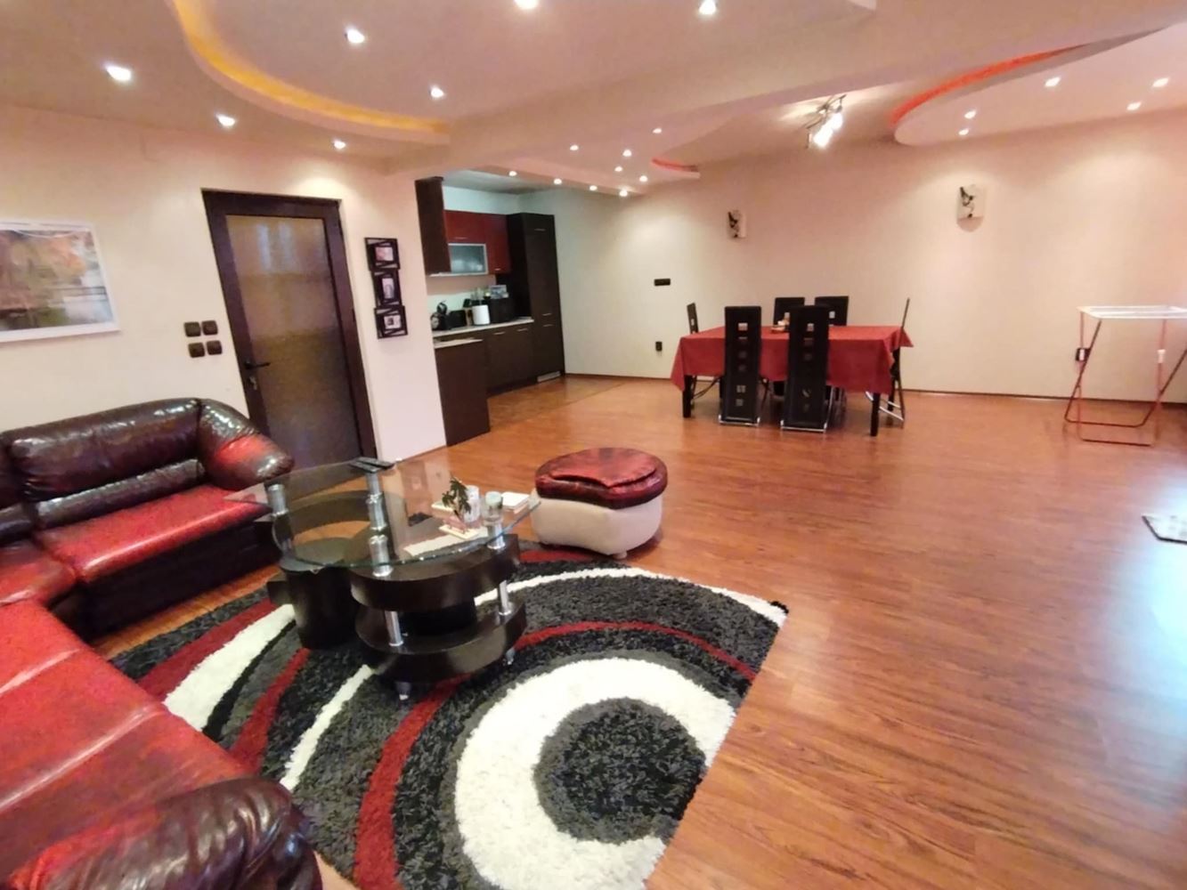 квартал. Дружба, Просторная двухкомнатная квартира в аренду, Меблированная, парковочное место-0 кв. Дружба, Просторен двустаен апартамент под наем, Обзаведен, паркомясто - 0