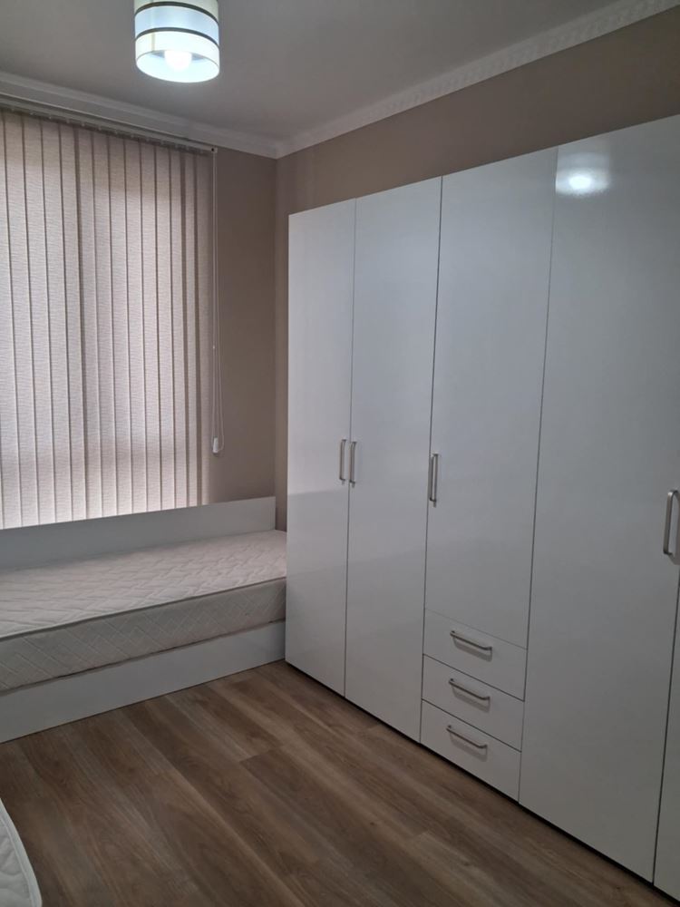 τρίμηνο. ”Blue Stones” - πολυτέλεια, δύο υπνοδωμάτια, πρώτοι ενοικιαστές, TPP-0 кв. ”Сини Камъни” - луксозен, две спални, първи наематели, ТЕЦ - 0