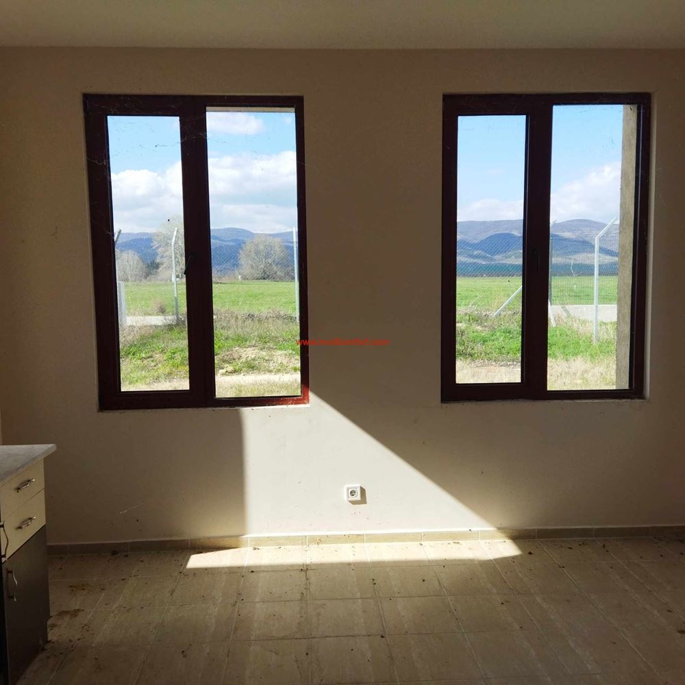 Μεγάλοι βιομηχανικοί χώροι κατάλληλοι για διάφορους τύπους δραστηριοτήτων-0 Продава голямо Промишлено помещение подходящо за различни видове дейност - 0