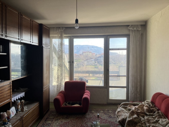 Продава се двустаен апартамент в кв. Сини камъни - 0