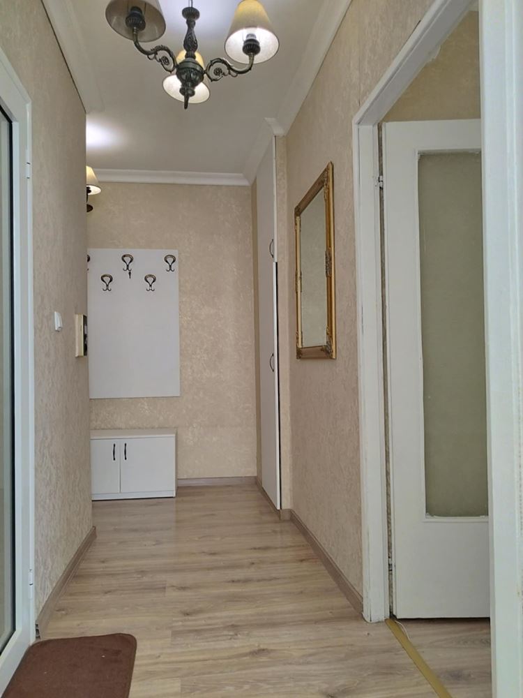 Центр, студия, юг, с мебелью и техникой-0 Център,гарсониера ,юг,обзаведена с мебели и техника - 0