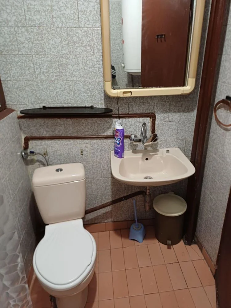 Quartal. Klutsohor, Ein-Zimmer-Wohnung, umgewandelt in zwei Schlafzimmer, möbliert, nach der Renovierung-0 Stadtteil Klutsohor, Zweizimmerwohnung, zu einer Dreizimmerwohnung umgebaut, möbliert, renoviert – 0