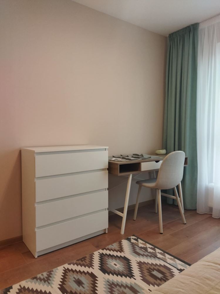 Център – дава под наем отличен, тристаен апартамент – Н. С. стилен, удобен, ТЕЦ,-0 Център - дава под наем отличен, тристаен апартамент - Н. С. стилен, удобен, ТЕЦ, - 0