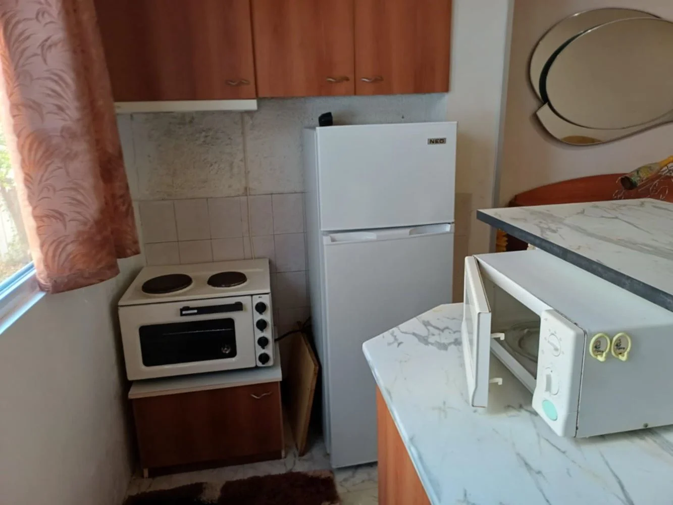 Quartal. Klutsohor, Ein-Zimmer-Wohnung, umgewandelt in zwei Schlafzimmer, möbliert, nach der Renovierung-0 Stadtteil Klutsohor, Zweizimmerwohnung, zu einer Dreizimmerwohnung umgebaut, möbliert, renoviert – 0